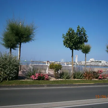 Perle Et Ecume A L Oceanic Royan